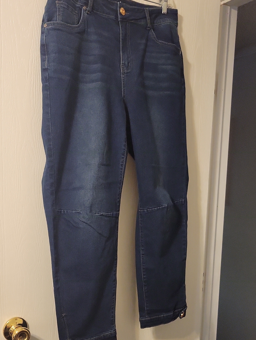 NWT BloomChic Jeans with Subtle Fading